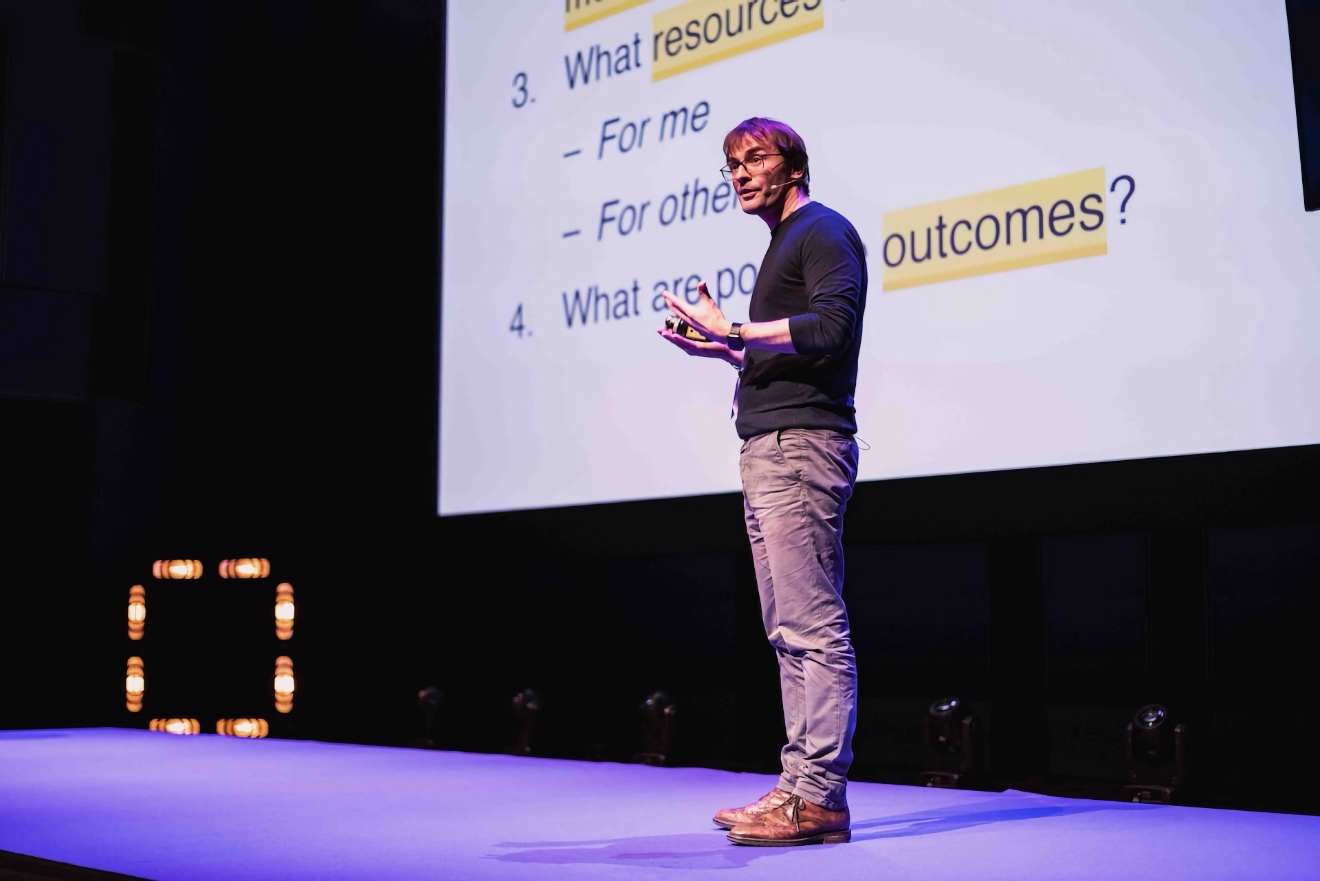 Esko Lehtme presenting